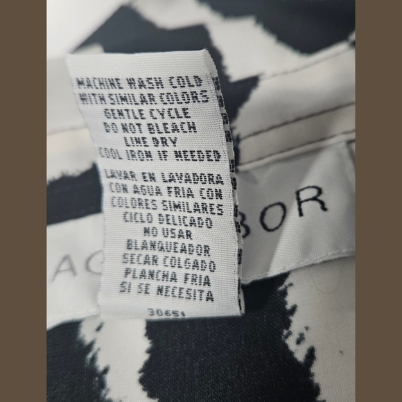 Sag Harbor Blouse, Black/White, Yellow Hibiscus. Button Down, 18 EUC✔️ - Picture 12 of 16